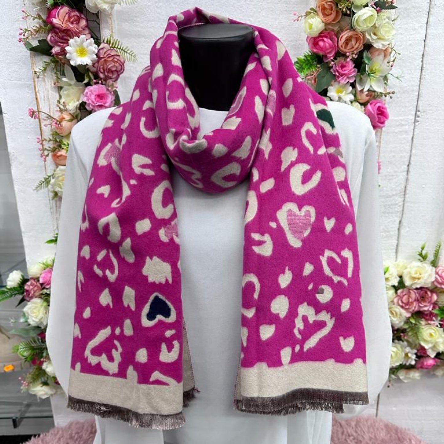 A001 - Leopard Scarf