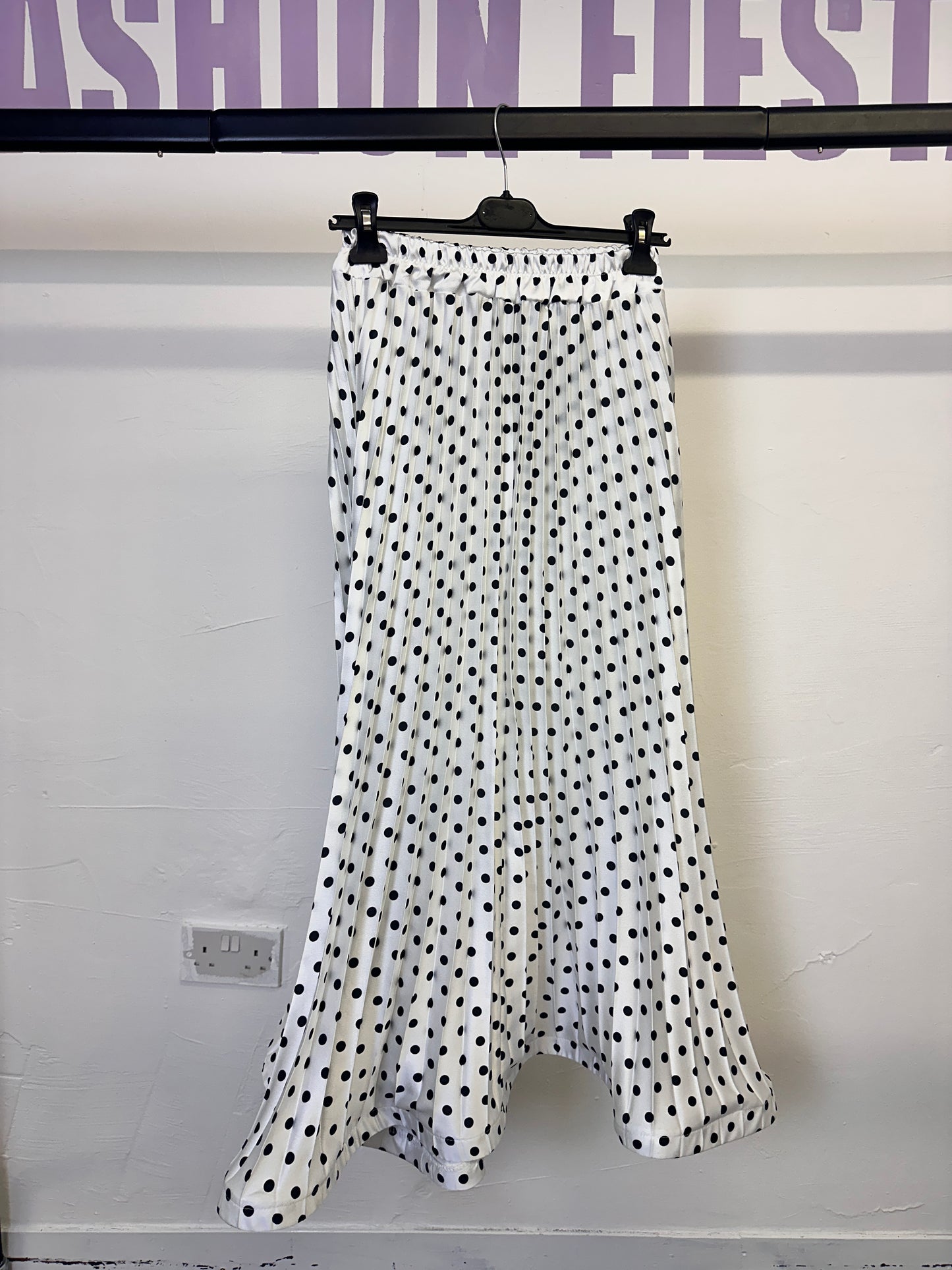1638 - Polka Dot Pleated Skirt