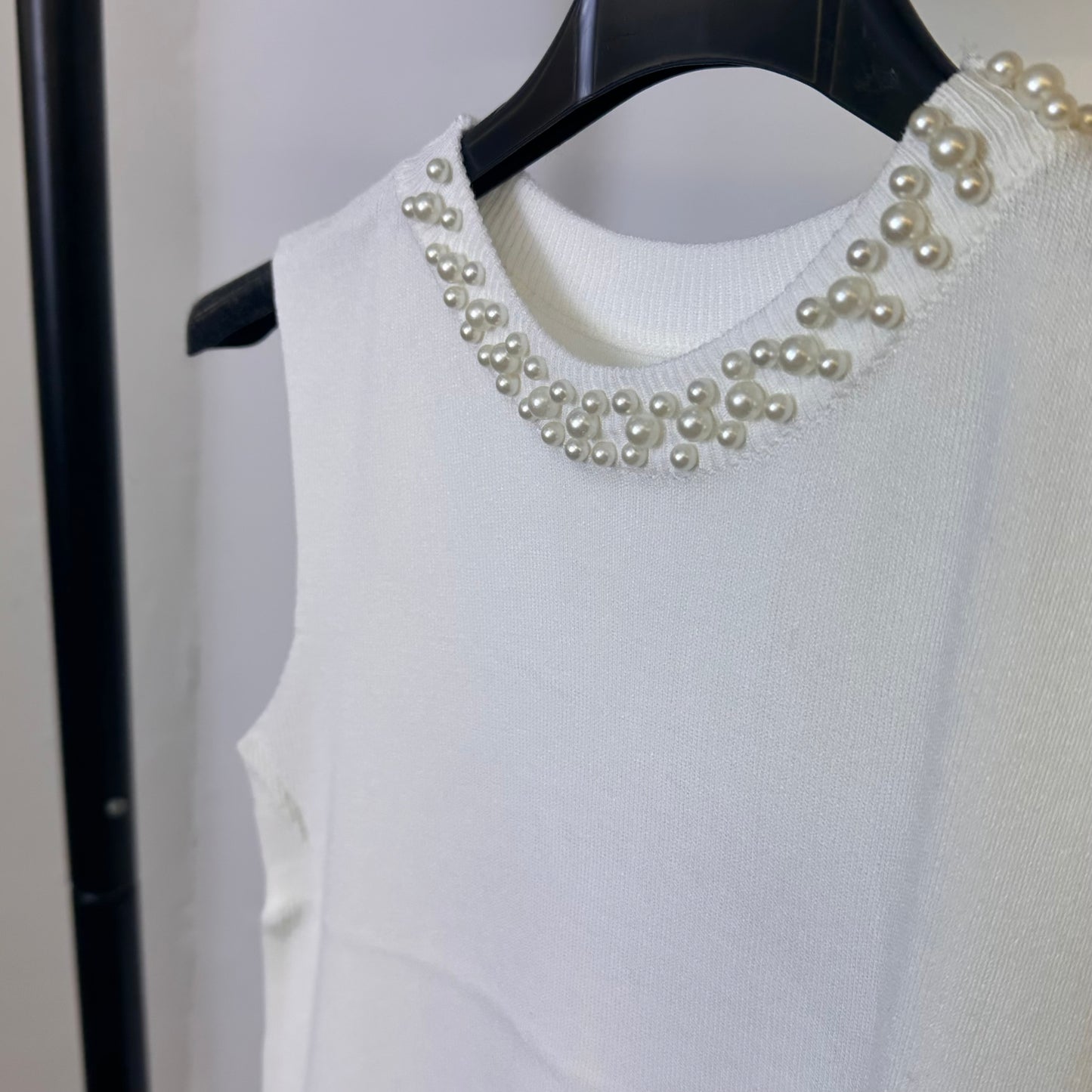 1870 - Pearl Detail Neck Line Sleeveless Top