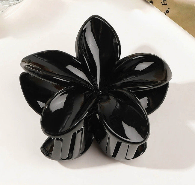 A116 - Floral Shape Claw Clip
