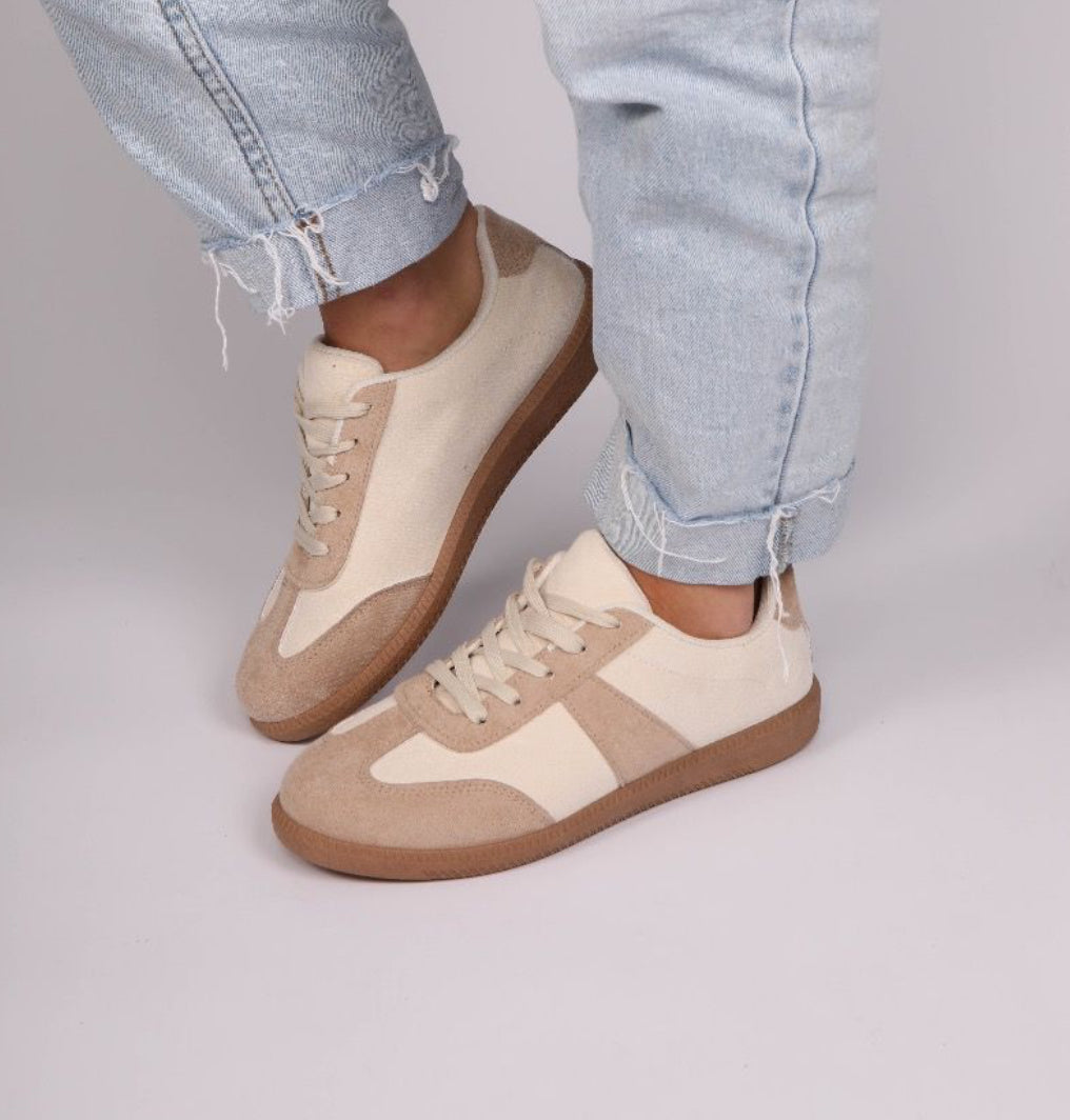 S1030 - Nude Trainer