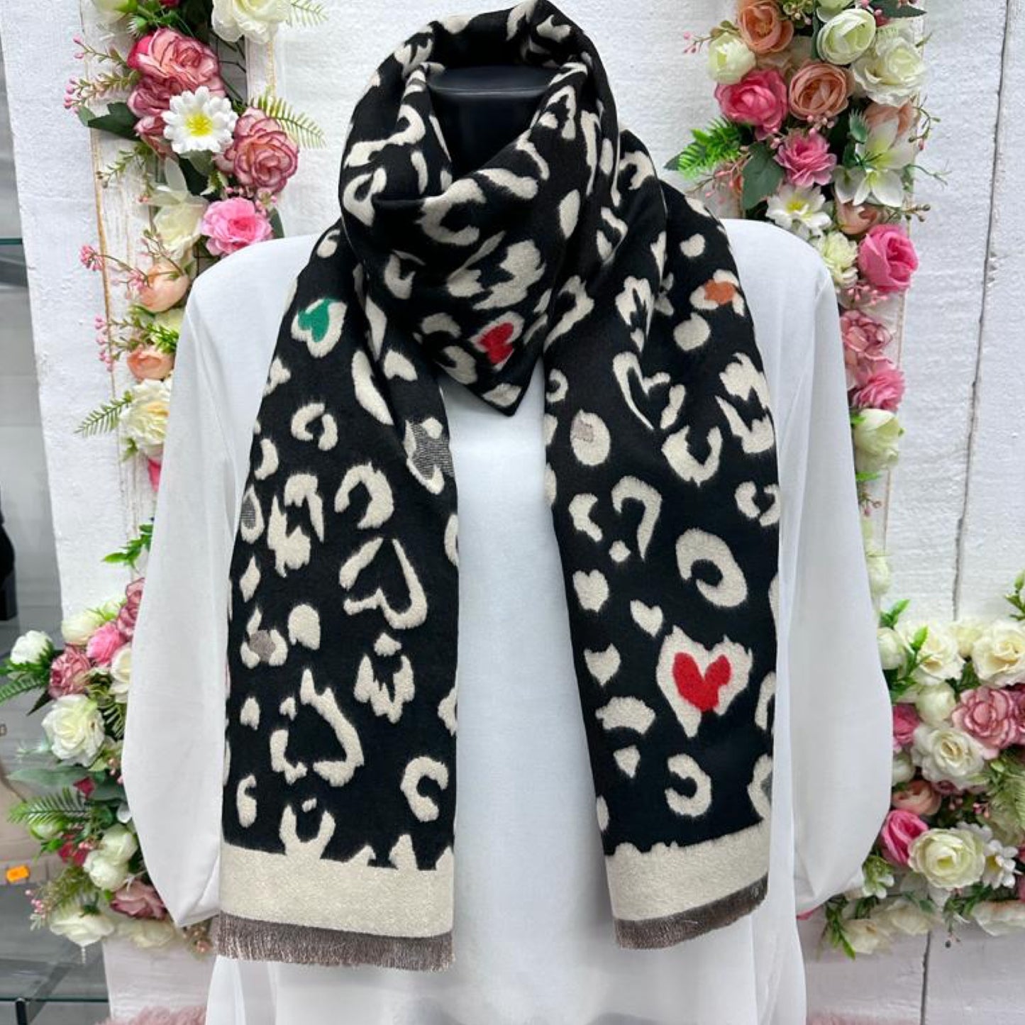 A001 - Leopard Scarf