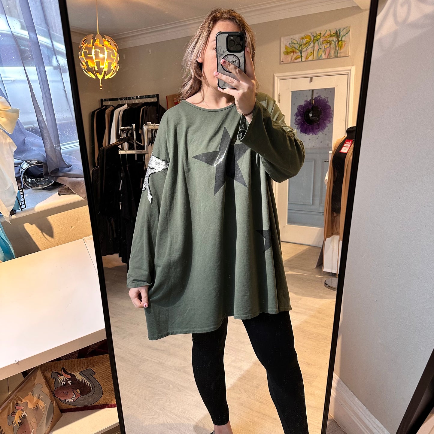 1431 - OVERSIZED STAR SWEATSHIRT
