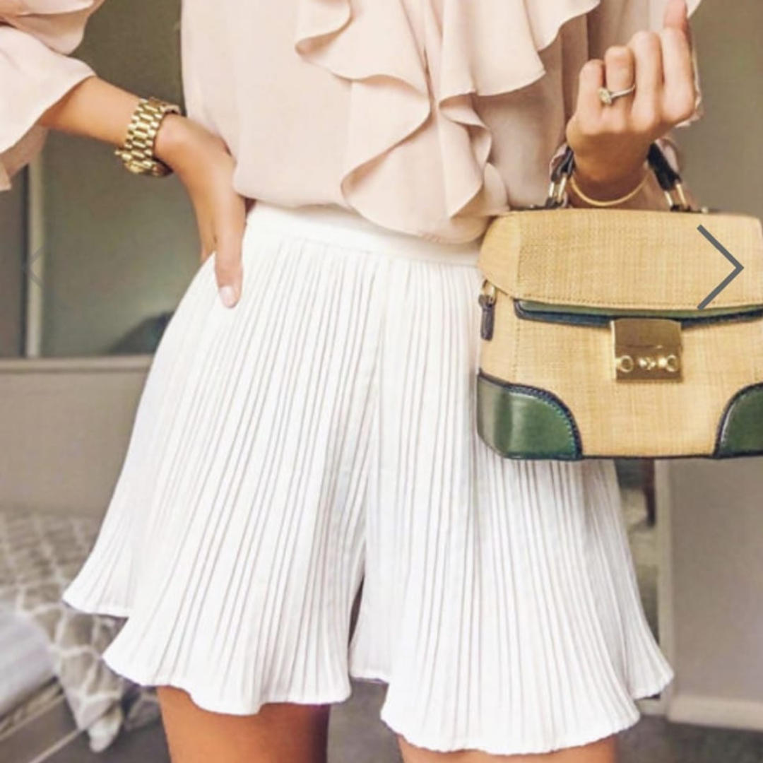 1719 - Pleated Shorts