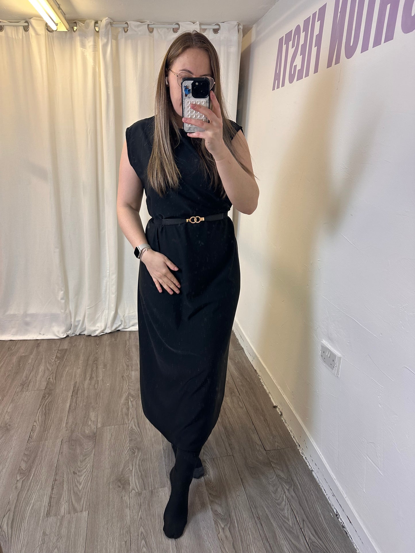 1908 - Sleeveless Round Neck Dress