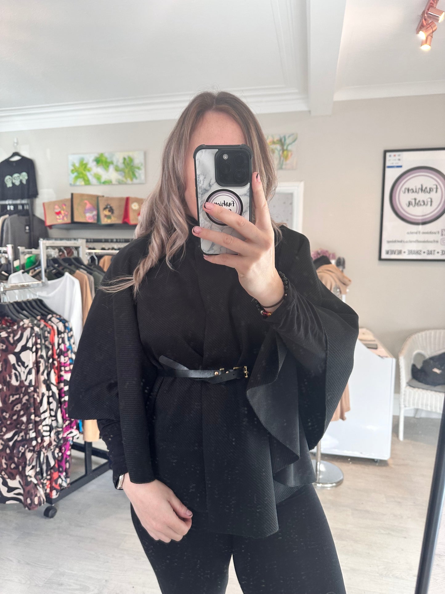 1425 - BELTED CAPE