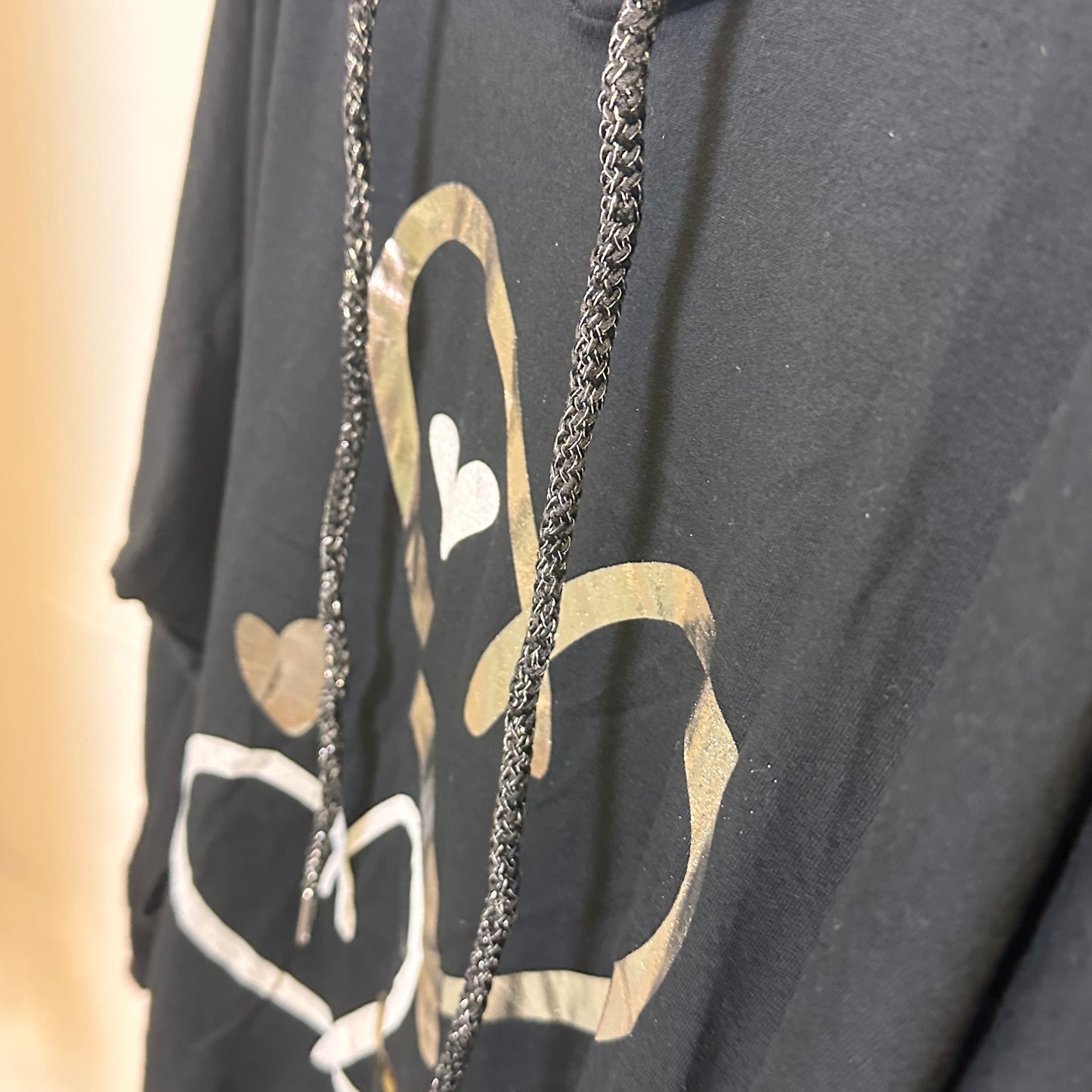 1868 - Foil Heart Detail Pocket Hoodie