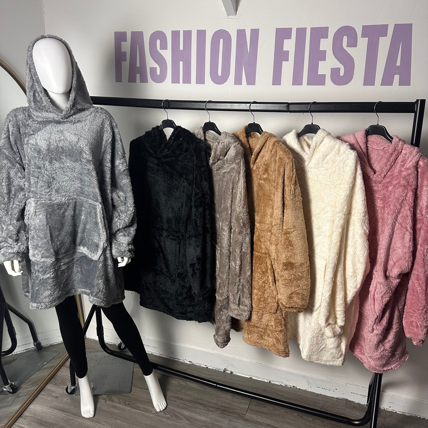 1901 - Fluffy Hoodie
