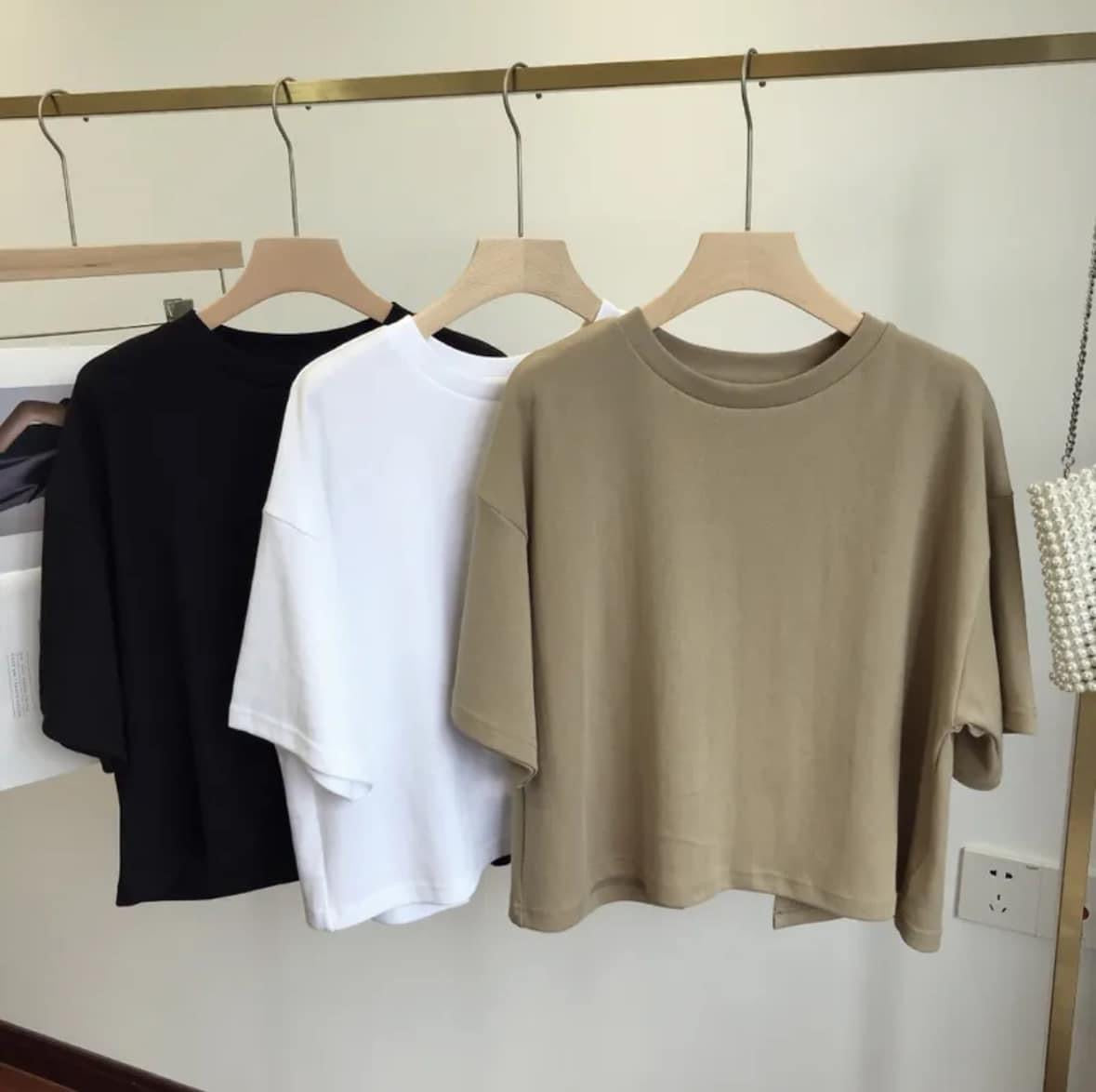 1738 - Backless T-shirt