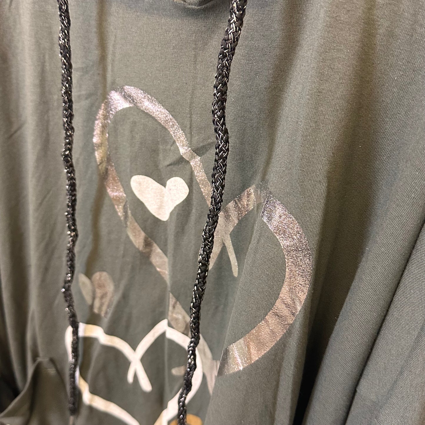 1868 - Foil Heart Detail Pocket Hoodie