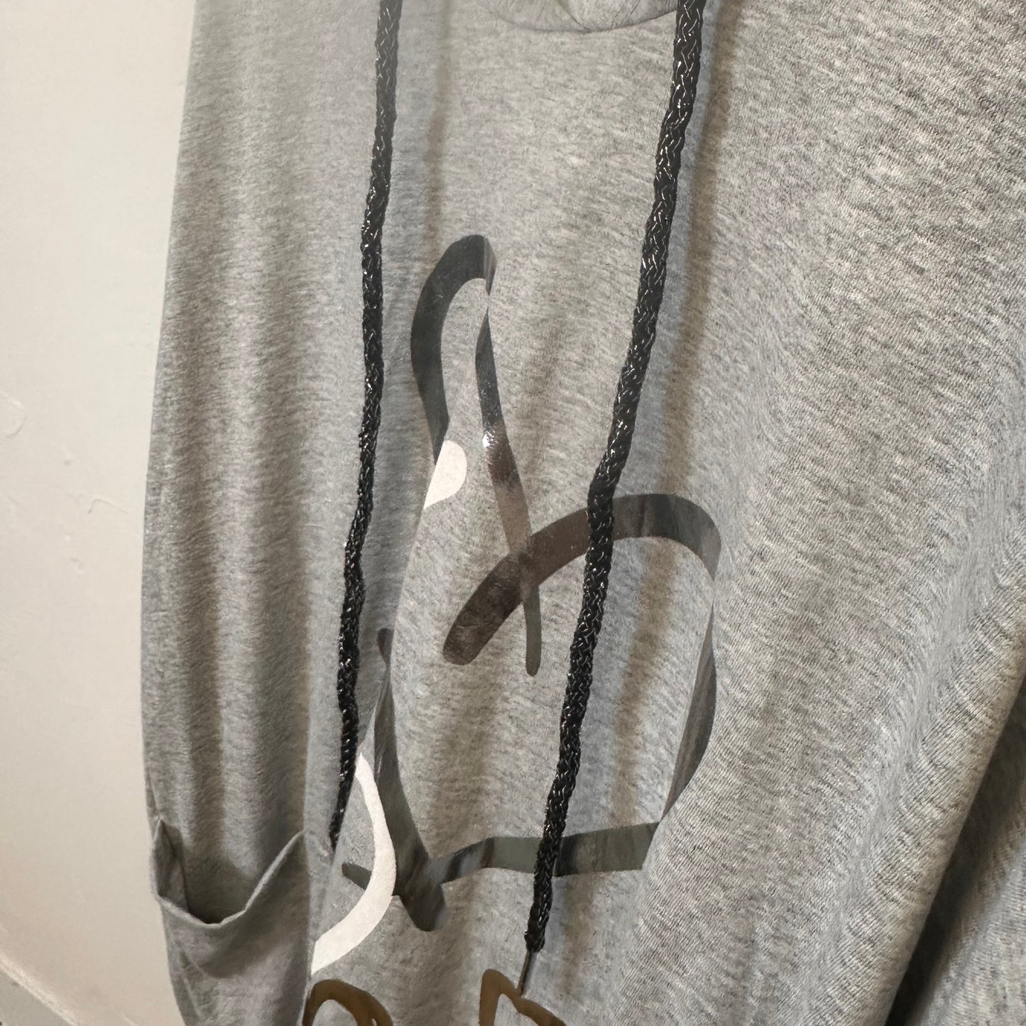 1868 - Foil Heart Detail Pocket Hoodie