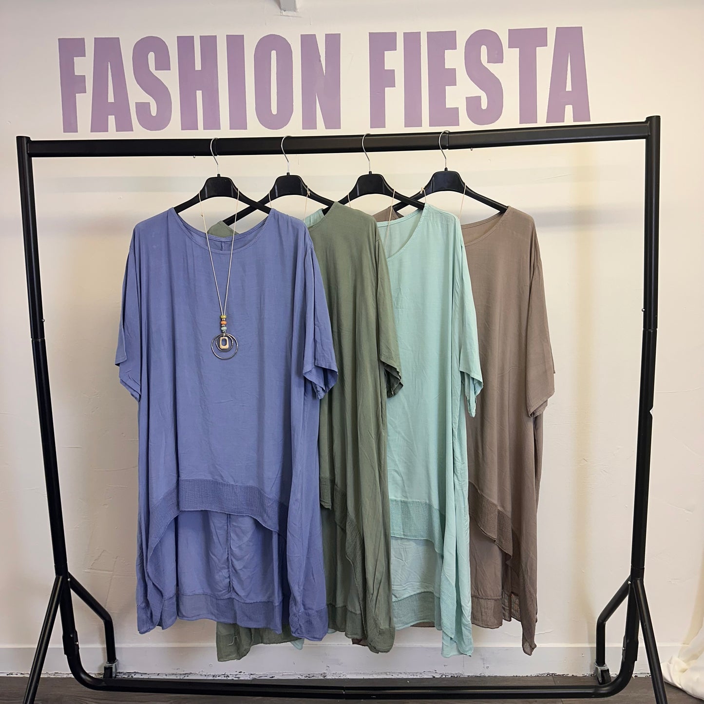 1696 - Oversized Top with Necklace