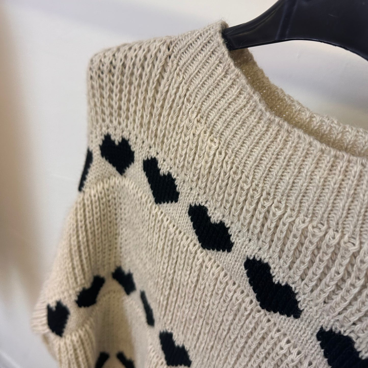 1869 - Heart Detail Knit Sweater