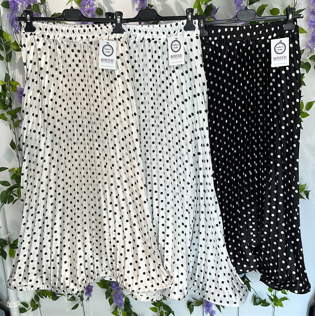 1638 - Polka Dot Pleated Skirt