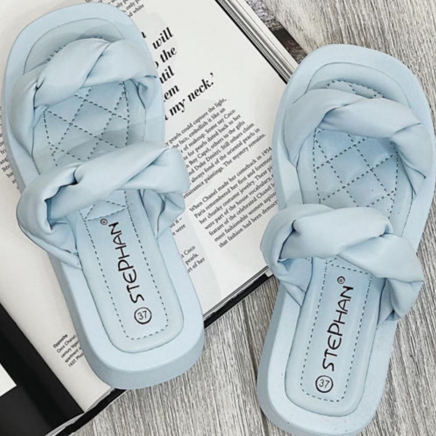 S1001 - BLUE TWISTED STRAP CHUNKY SLIDER
