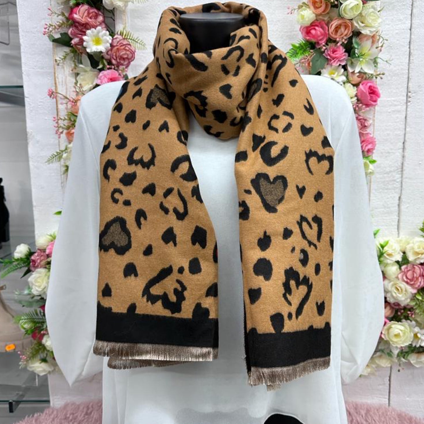 A001 - Leopard Scarf