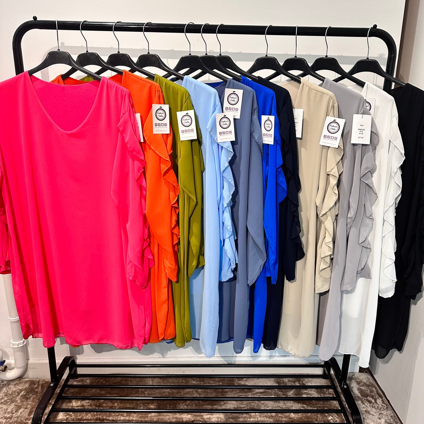 1522 - FRILL EDGE V NECK LONG TOP