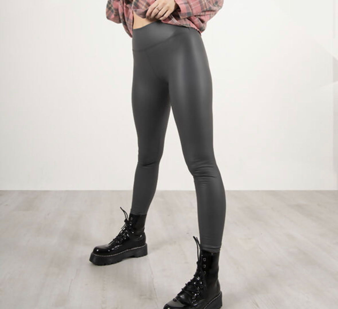1033 - Leather Look Leggings