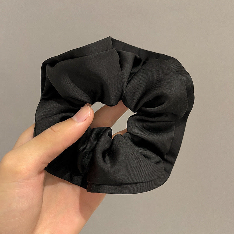 A054 - Bold Edge Scrunchie