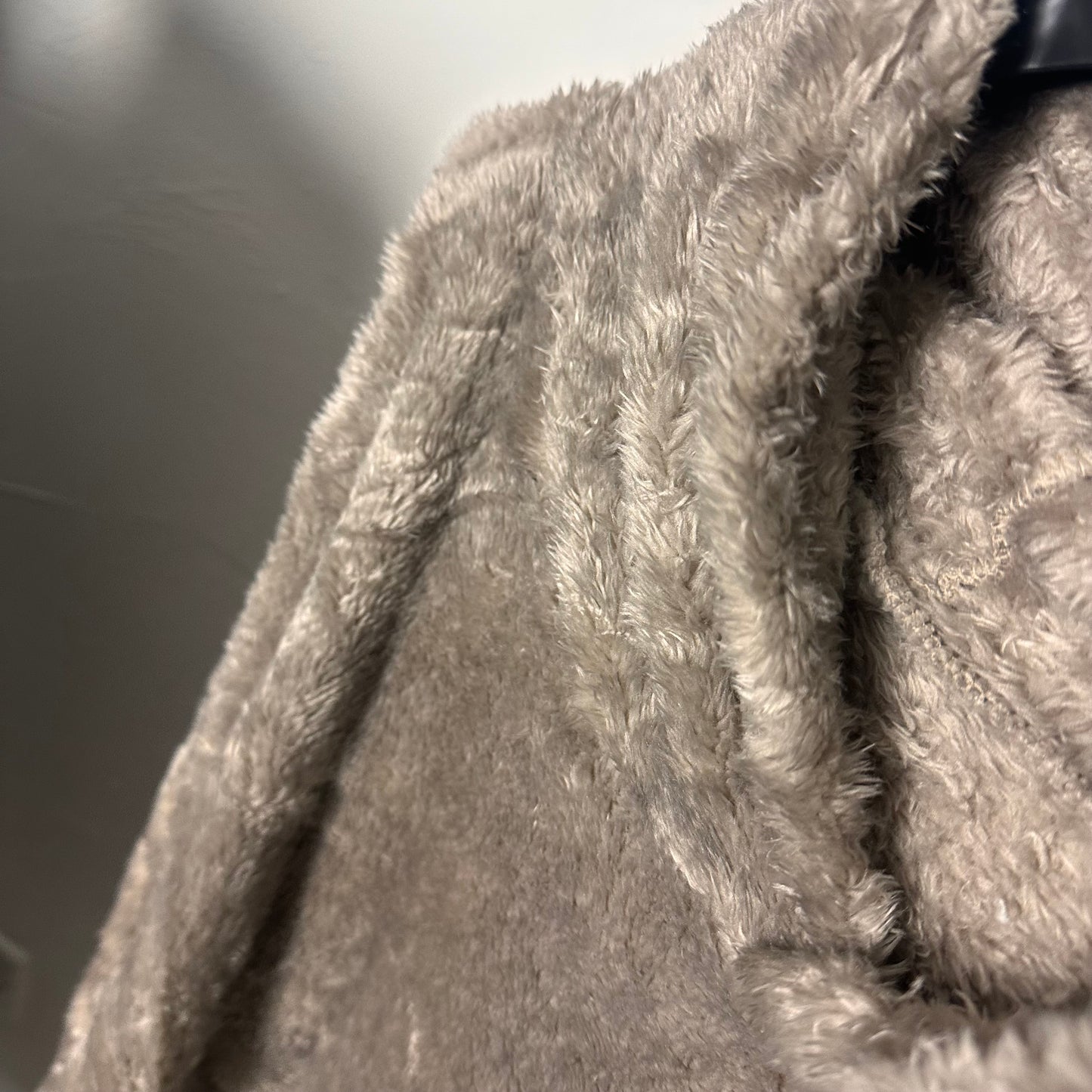 1901 - Fluffy Hoodie