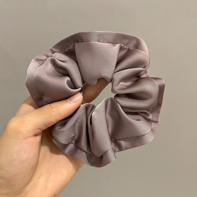 A054 - Bold Edge Scrunchie