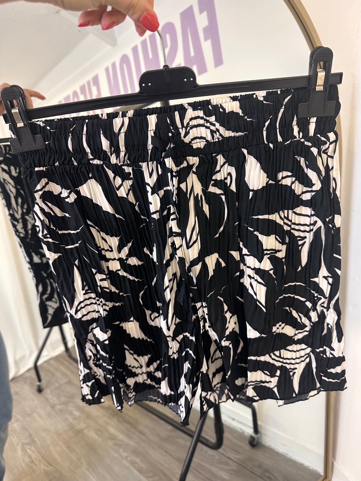 1934 - Leaf Pattern Shorts