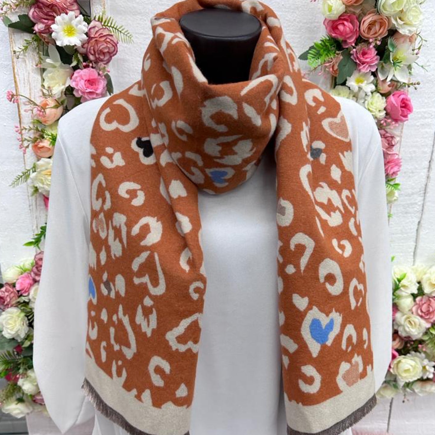 A001 - Leopard Scarf