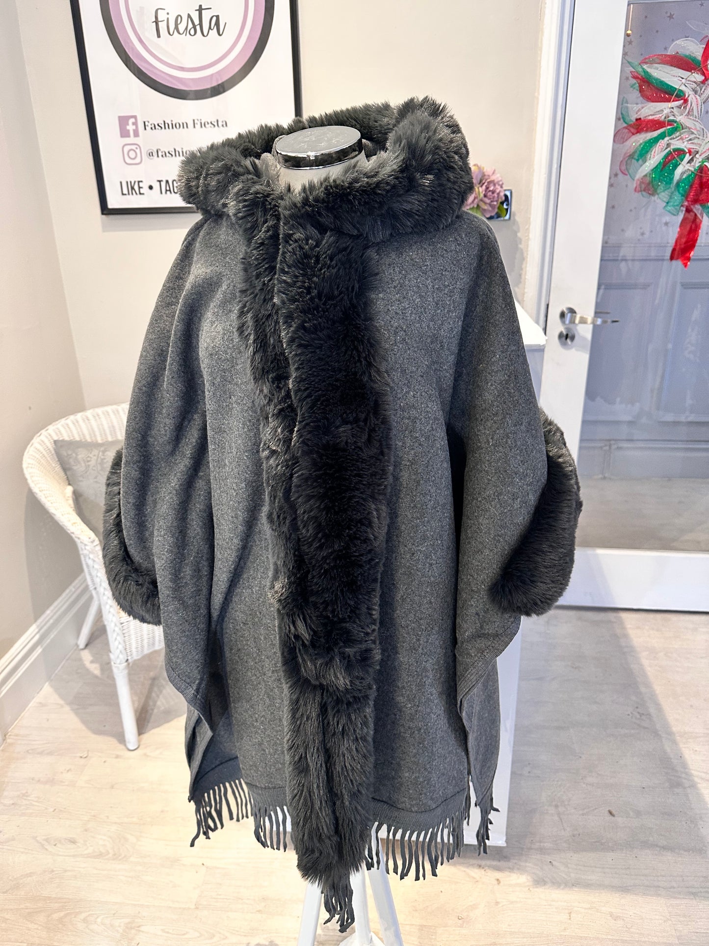 1448 - FUR EDGE TASSLE BOTTOM PONCHO