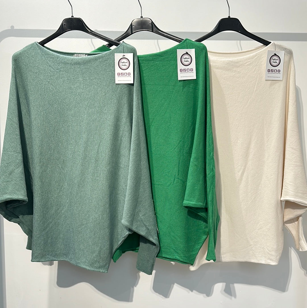 1515 - SOFT TOUCH ROUND NECK BATWING TOP