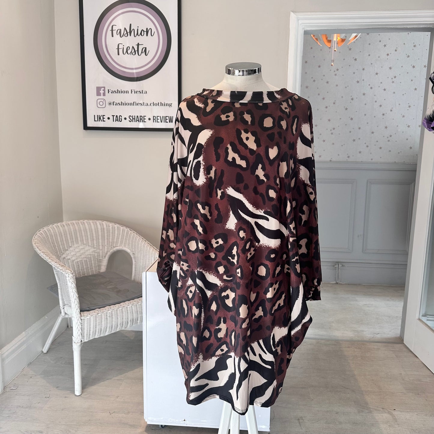 1429 - BATWING ANIMAL PRINT TUNIC