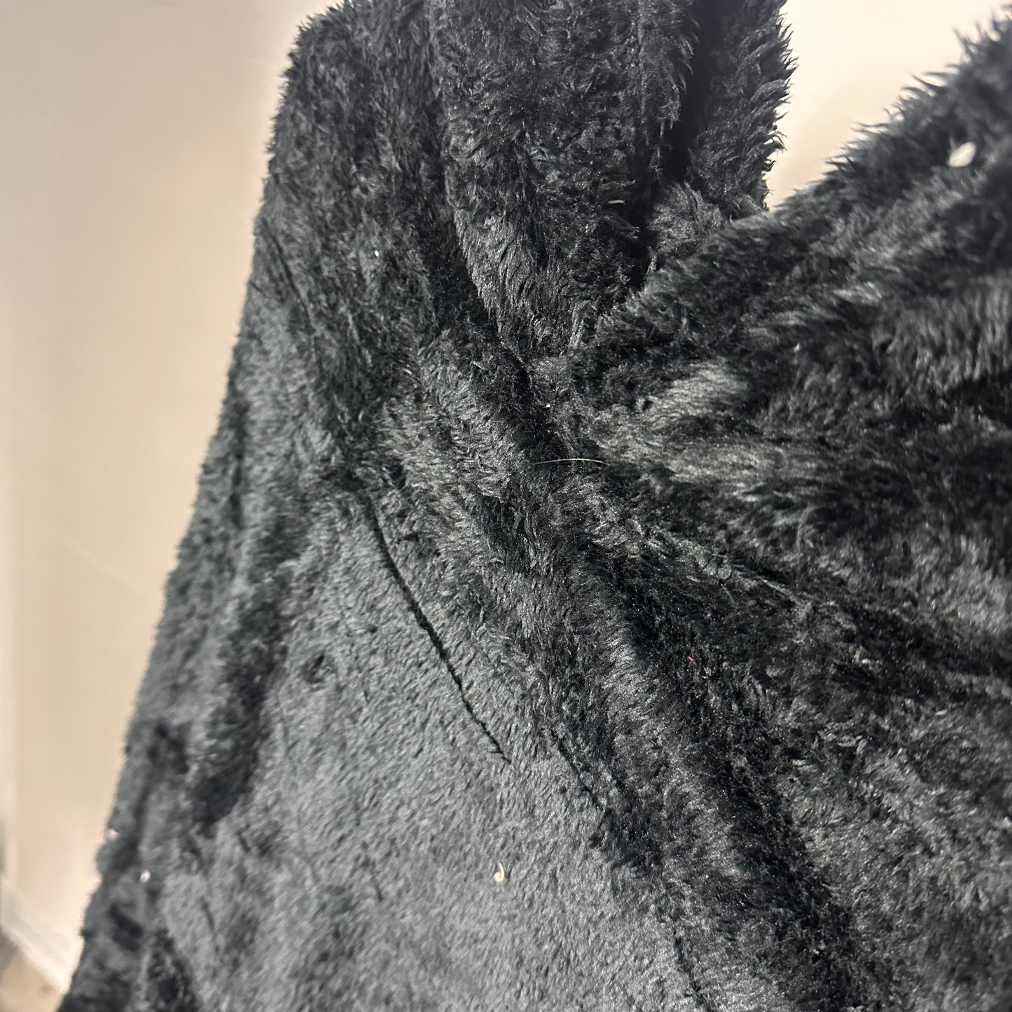 1901 - Fluffy Hoodie