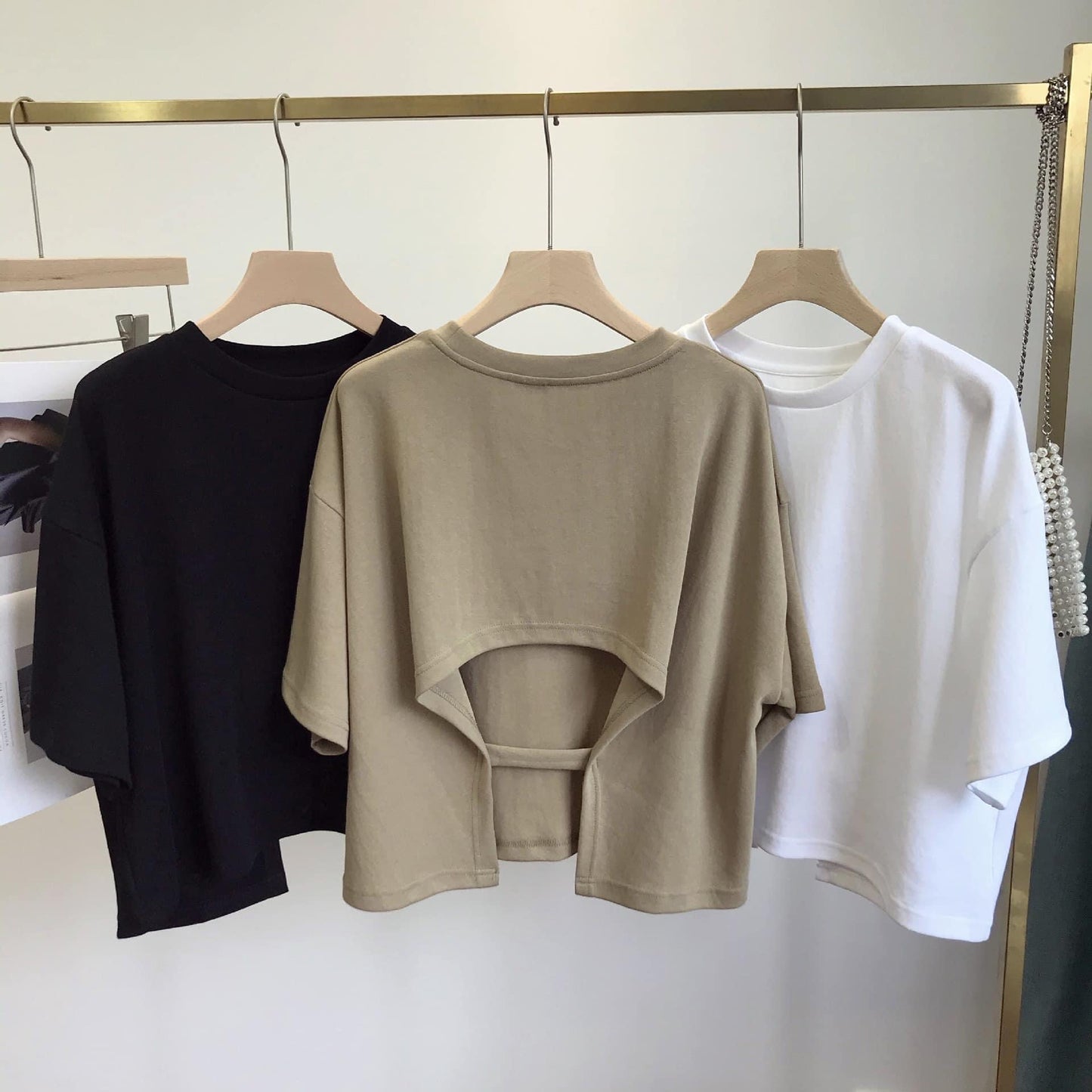 1738 - Backless T-shirt