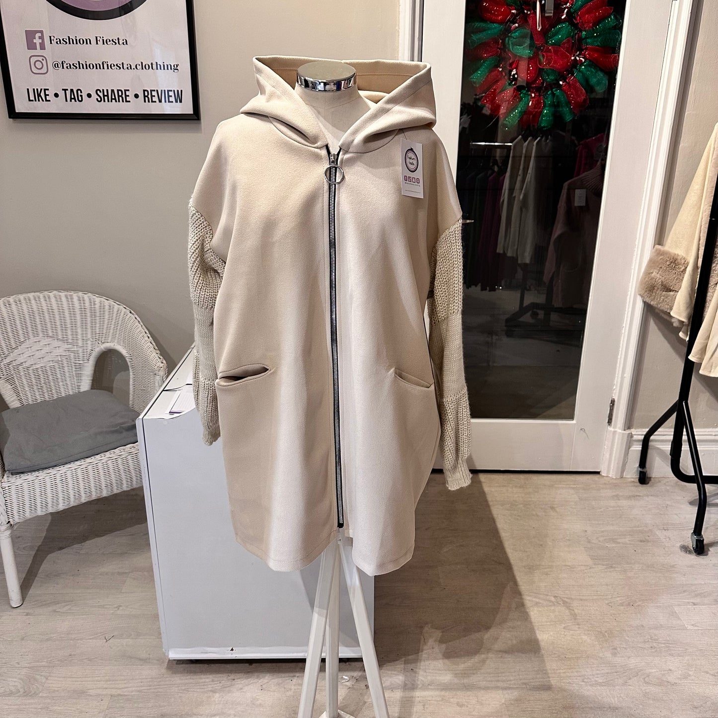 1499 - CUFFED HOODED JACKET