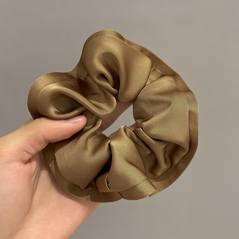 A054 - Bold Edge Scrunchie