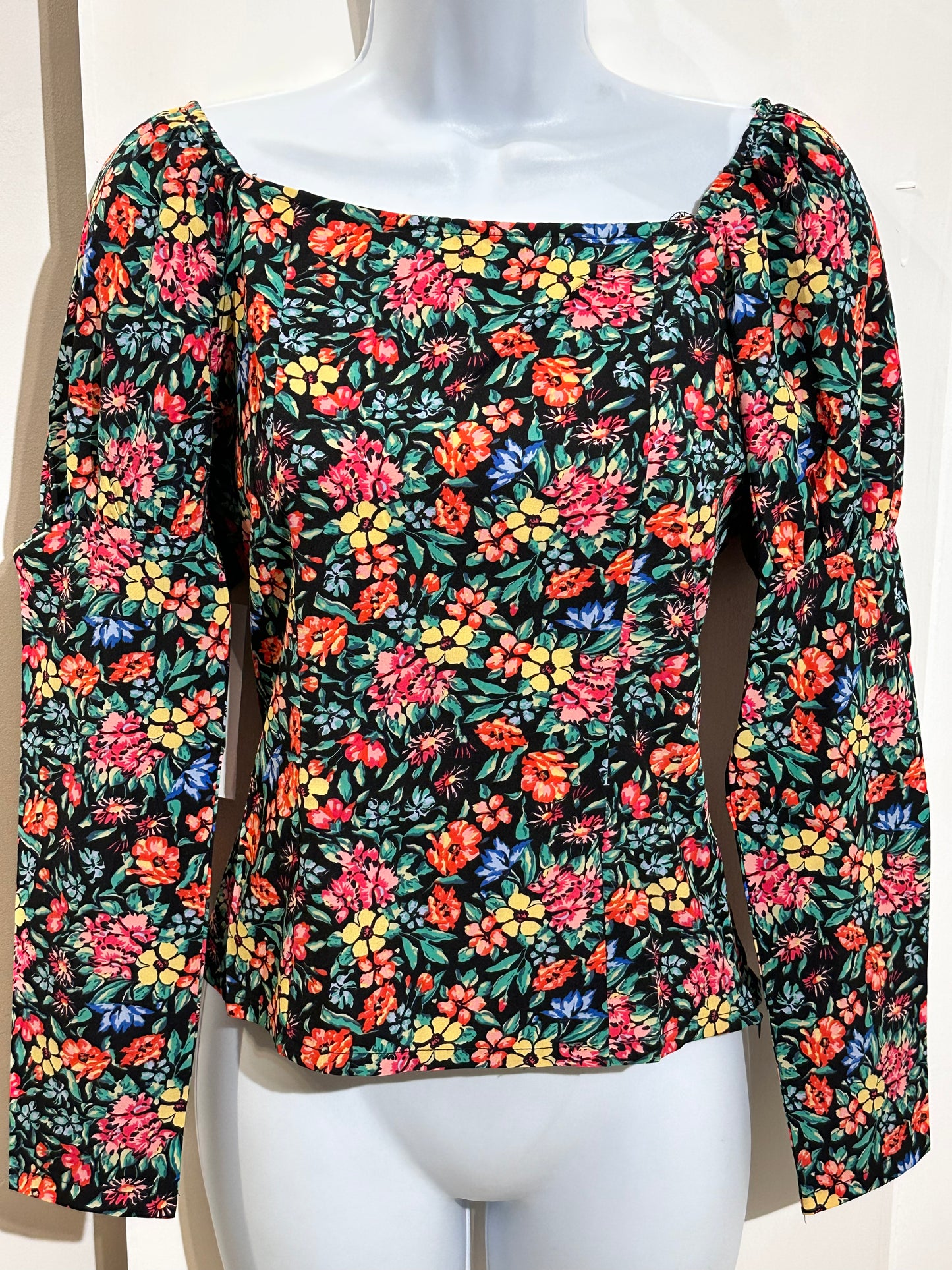 1365 - BLACK AND FLORAL LONG SLEEVE SQUARE NECK TOP