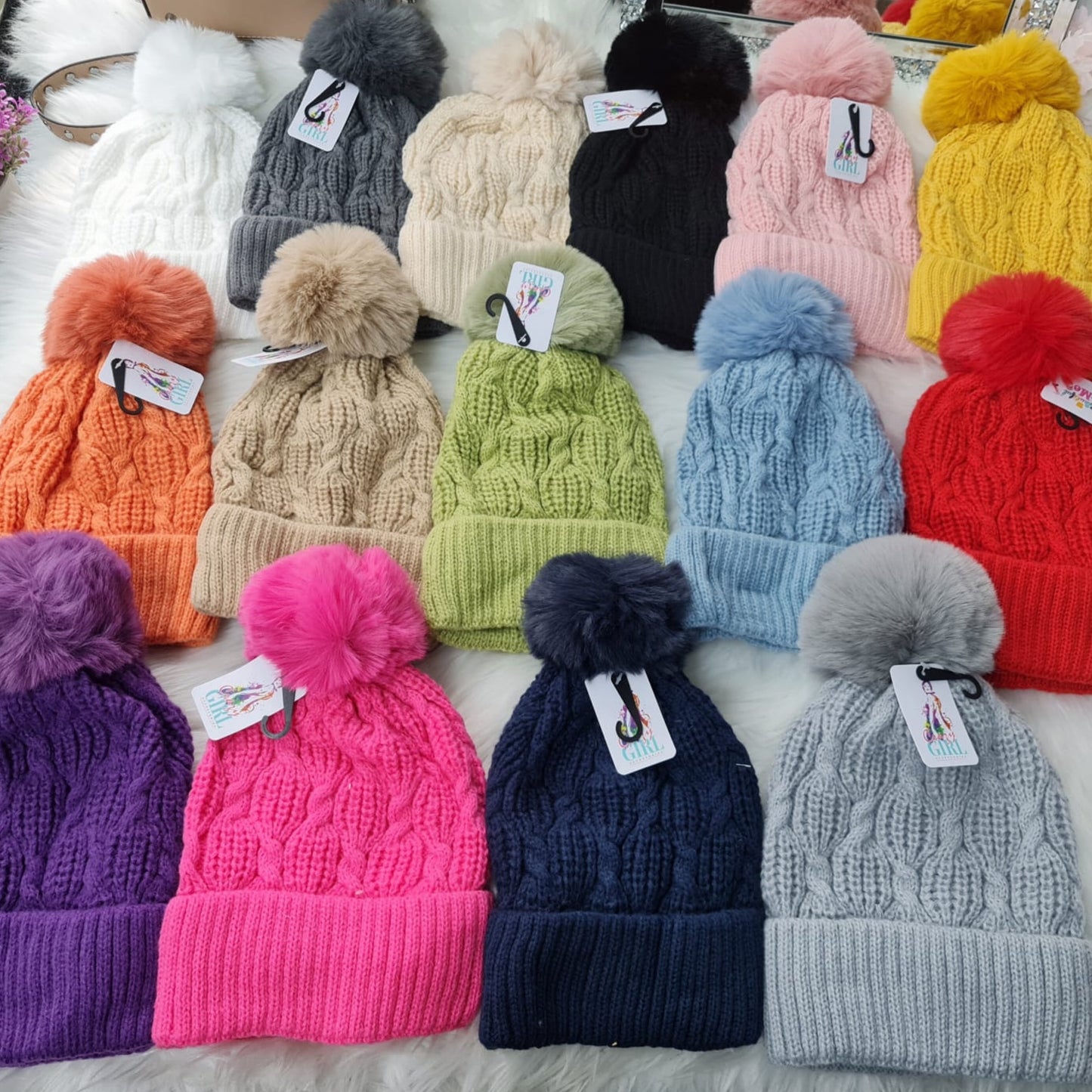 A006 - SINGLE POM HAT