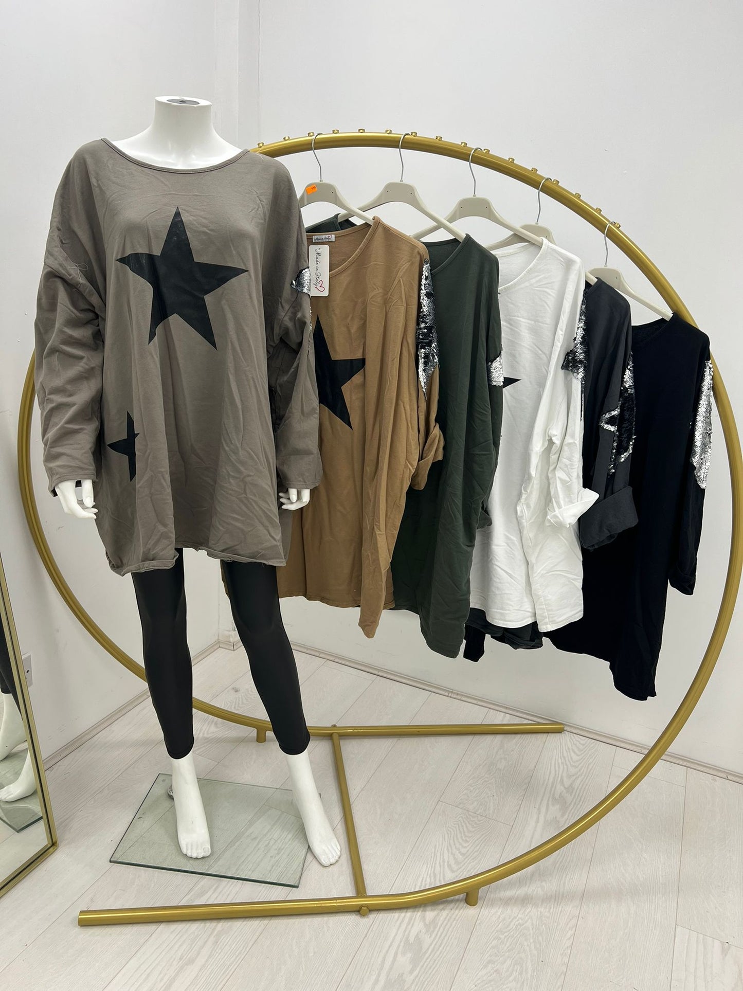 1431 - OVERSIZED STAR SWEATSHIRT
