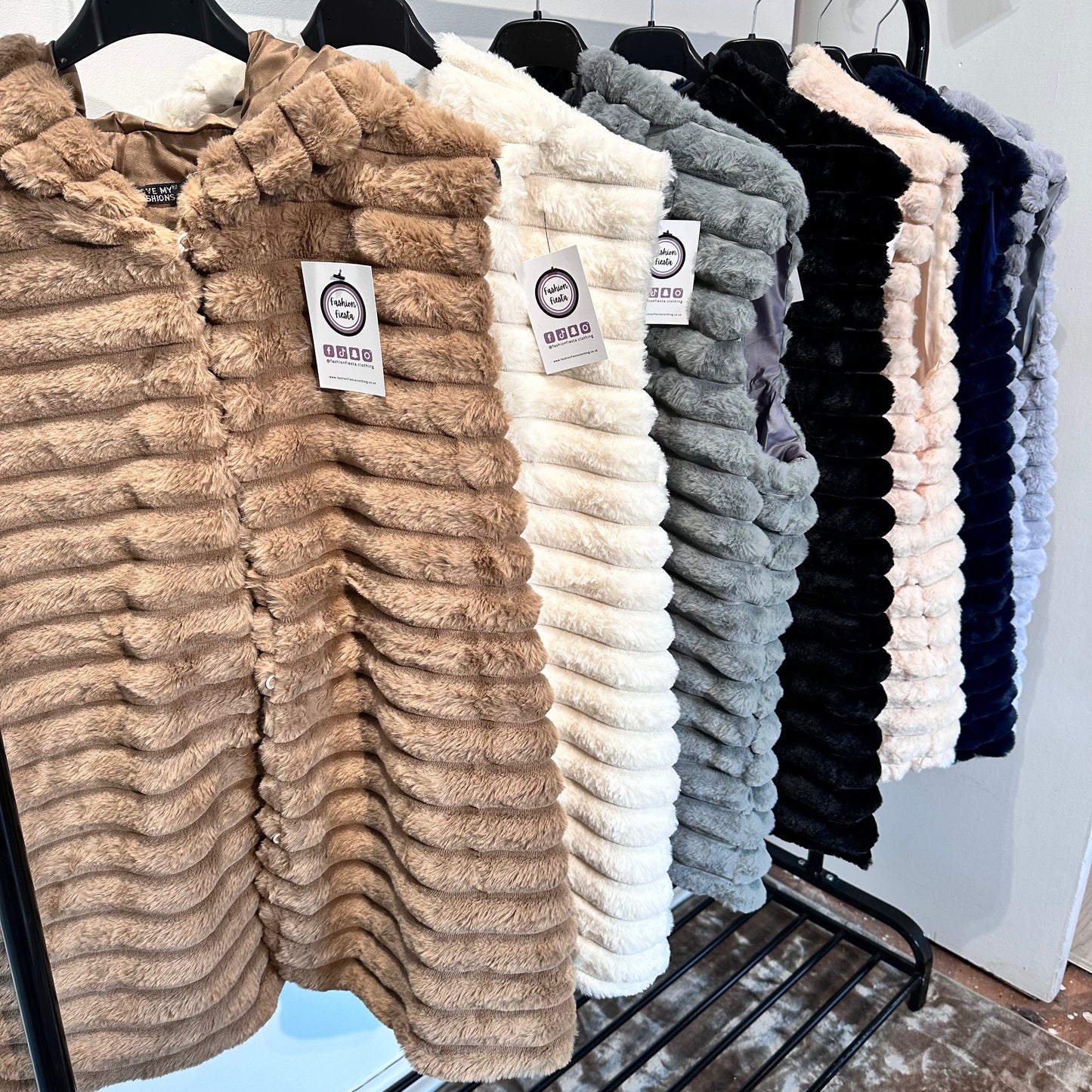 1504 - FAUX FUR GILET