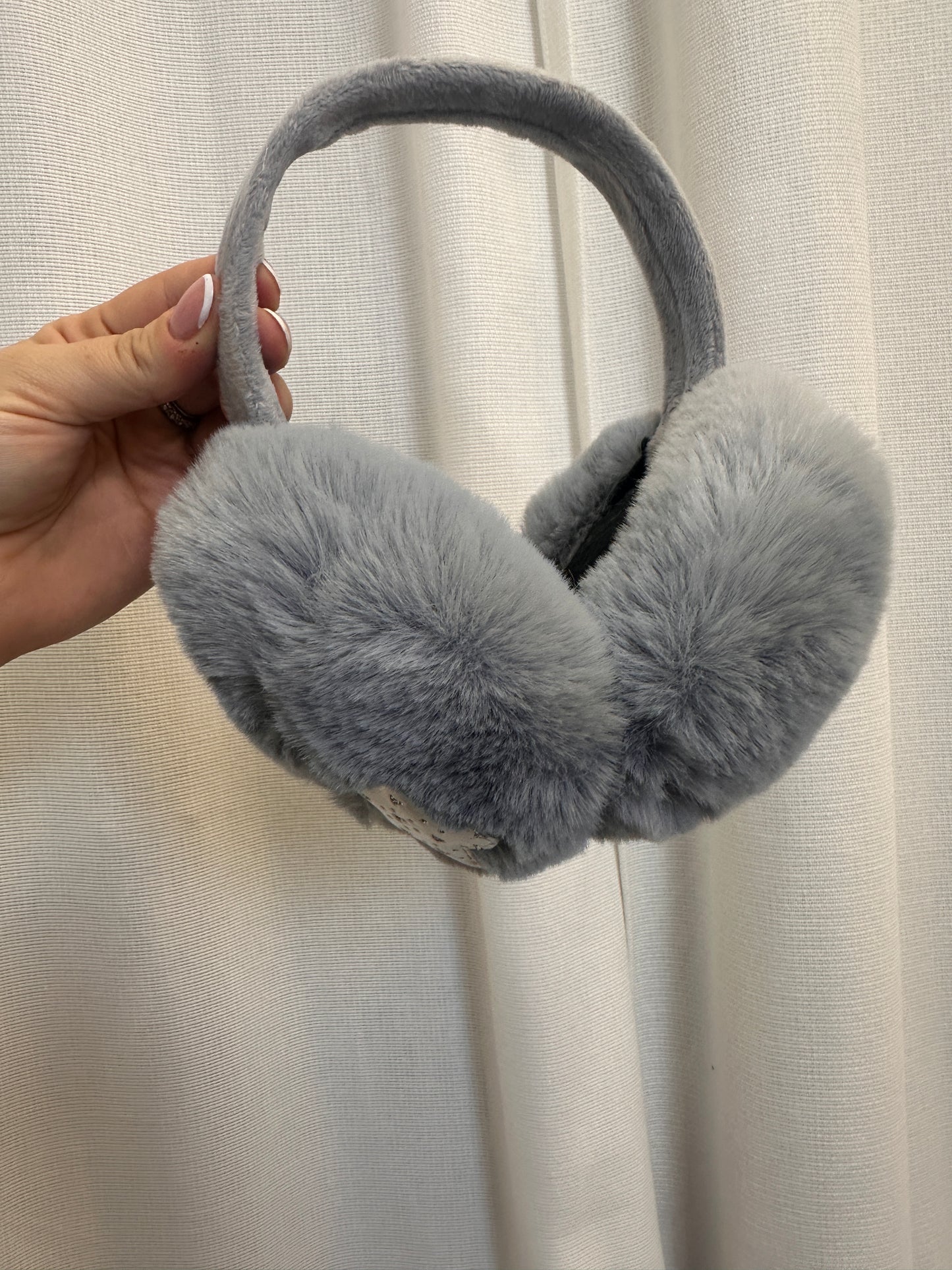 A131 - Earmuffs with Pattern Detail