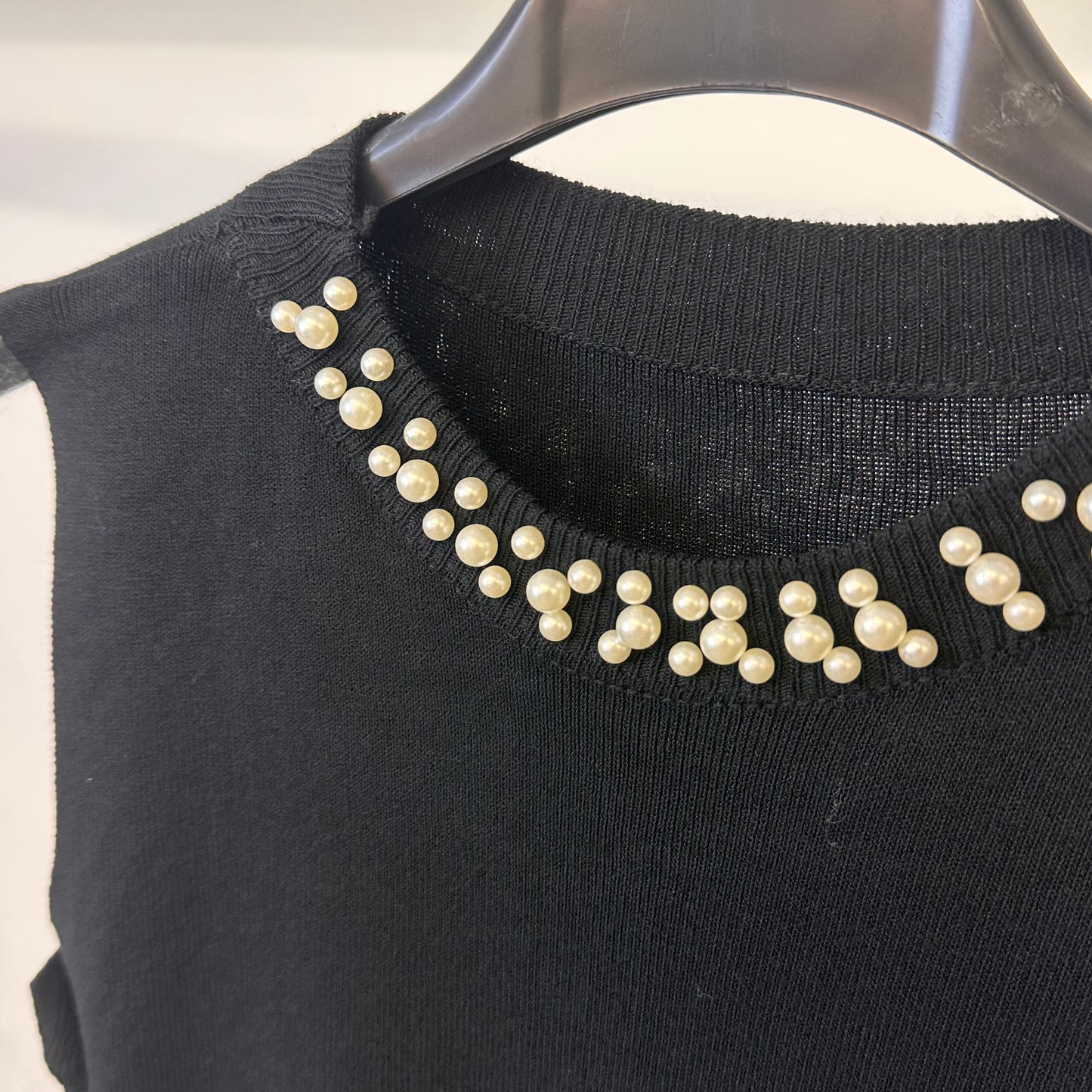 1870 - Pearl Detail Neck Line Sleeveless Top