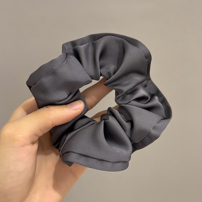A054 - Bold Edge Scrunchie