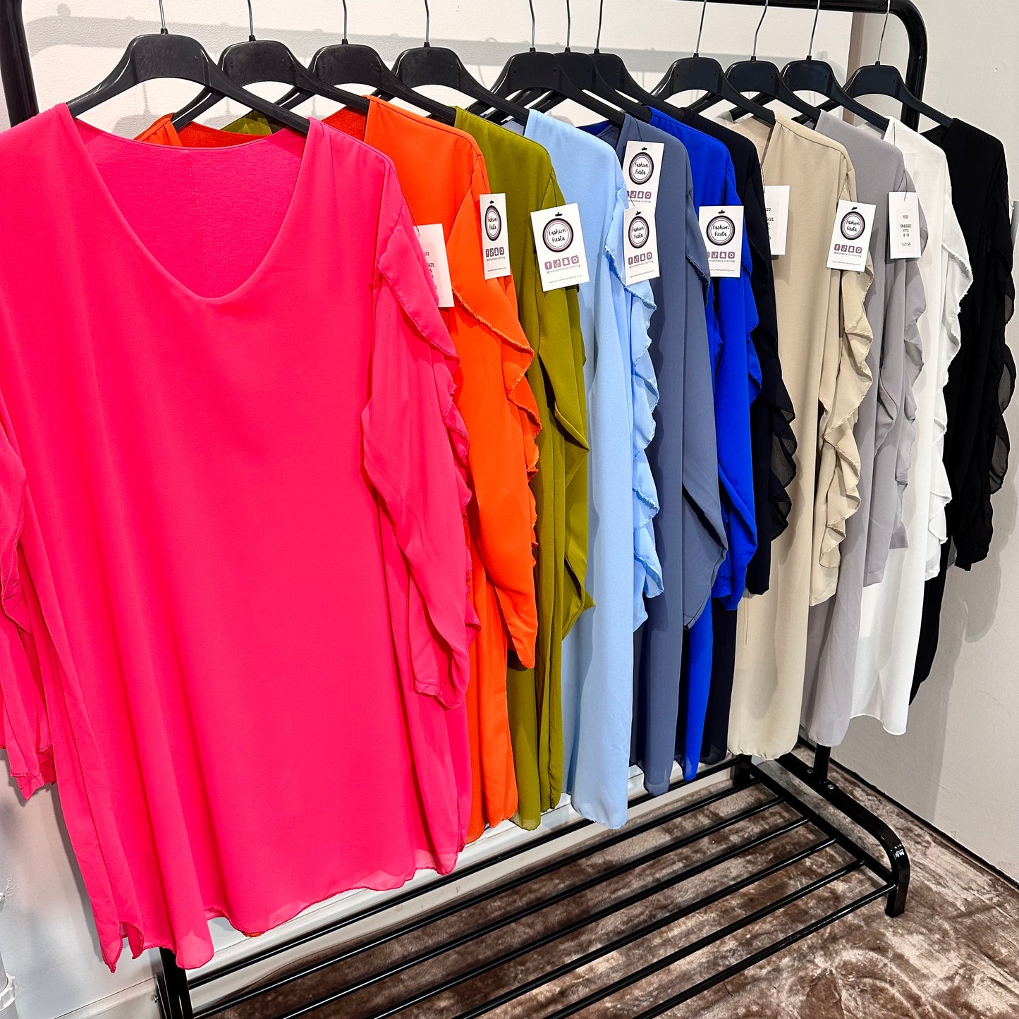 1522 - FRILL EDGE V NECK LONG TOP
