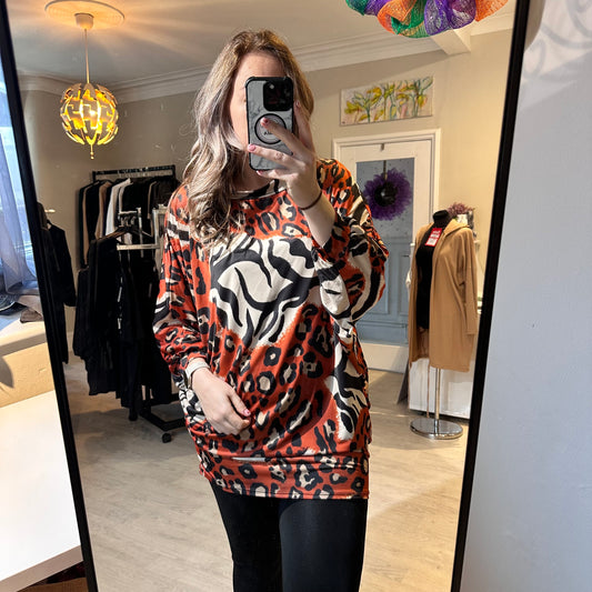 1429 - BATWING ANIMAL PRINT TUNIC