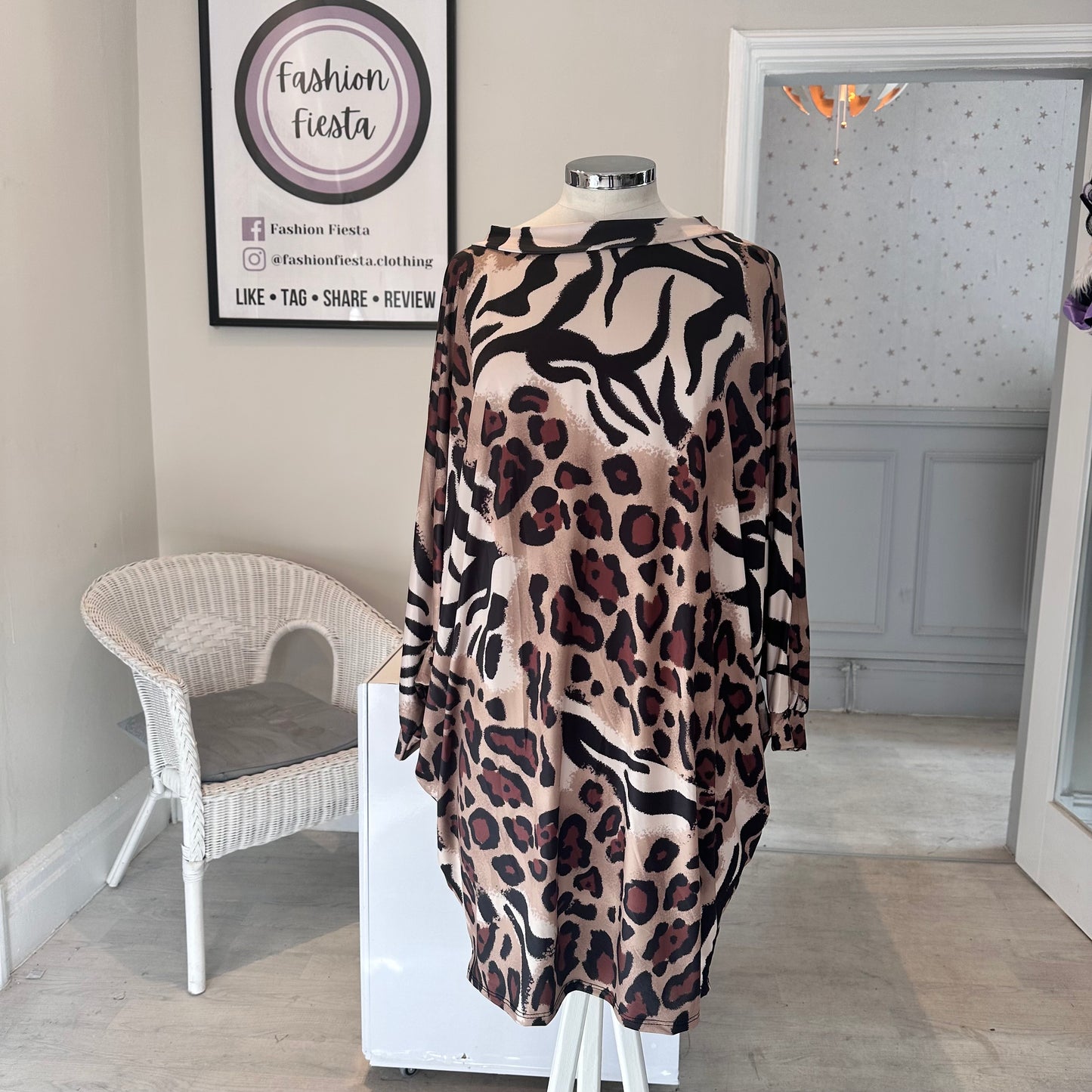 1429 - BATWING ANIMAL PRINT TUNIC
