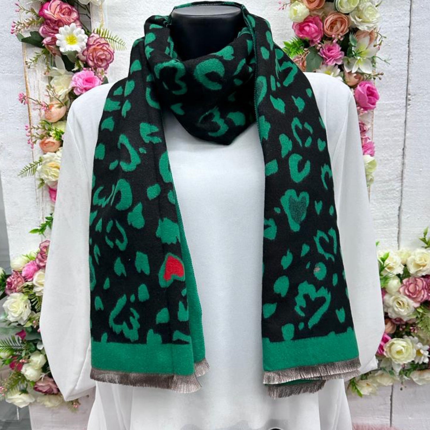 A001 - Leopard Scarf