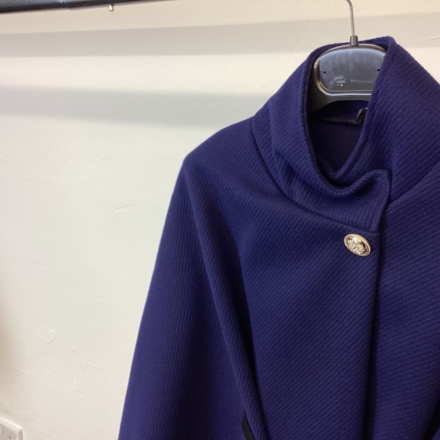 1425 - BELTED CAPE