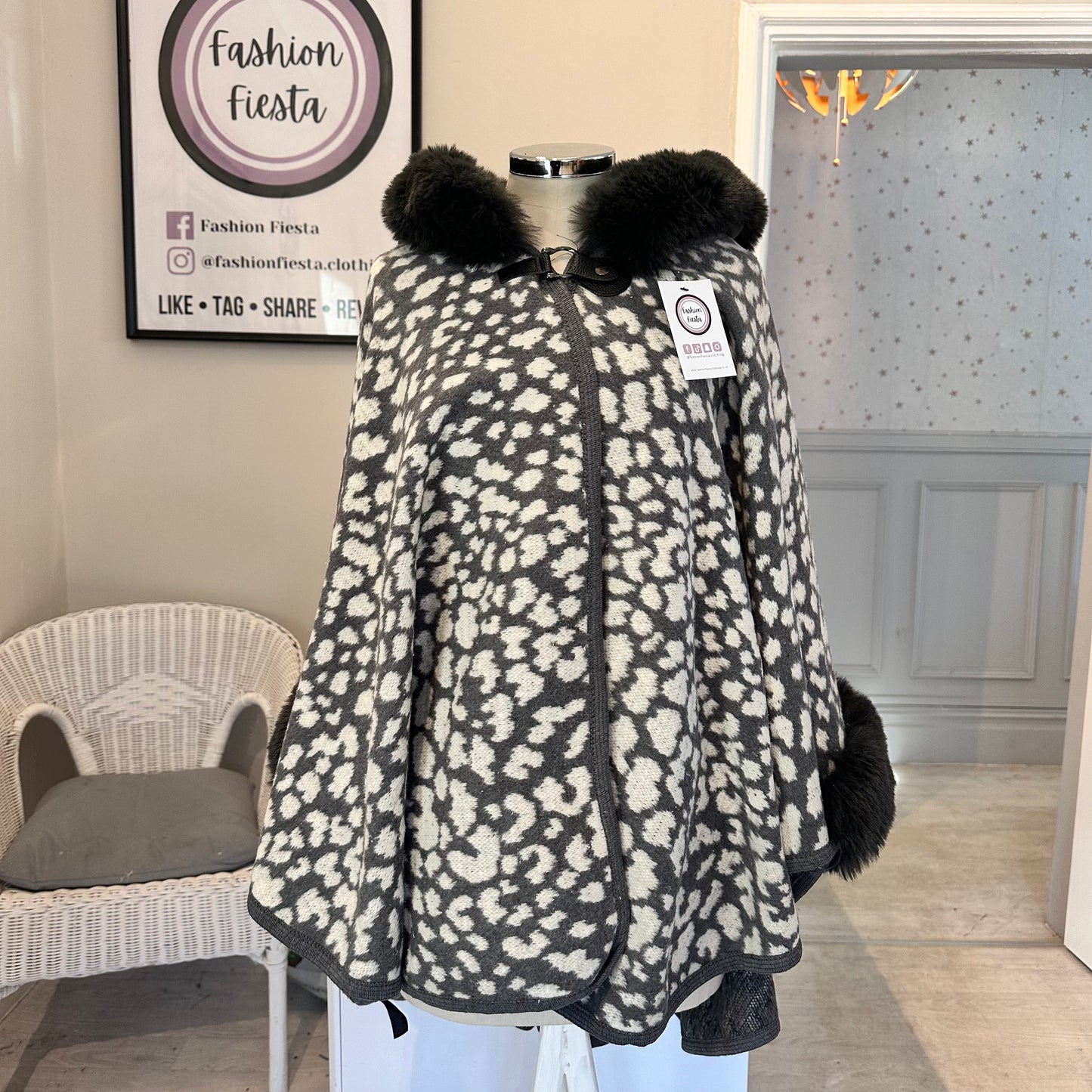 1493 - PATTERN PONCHO