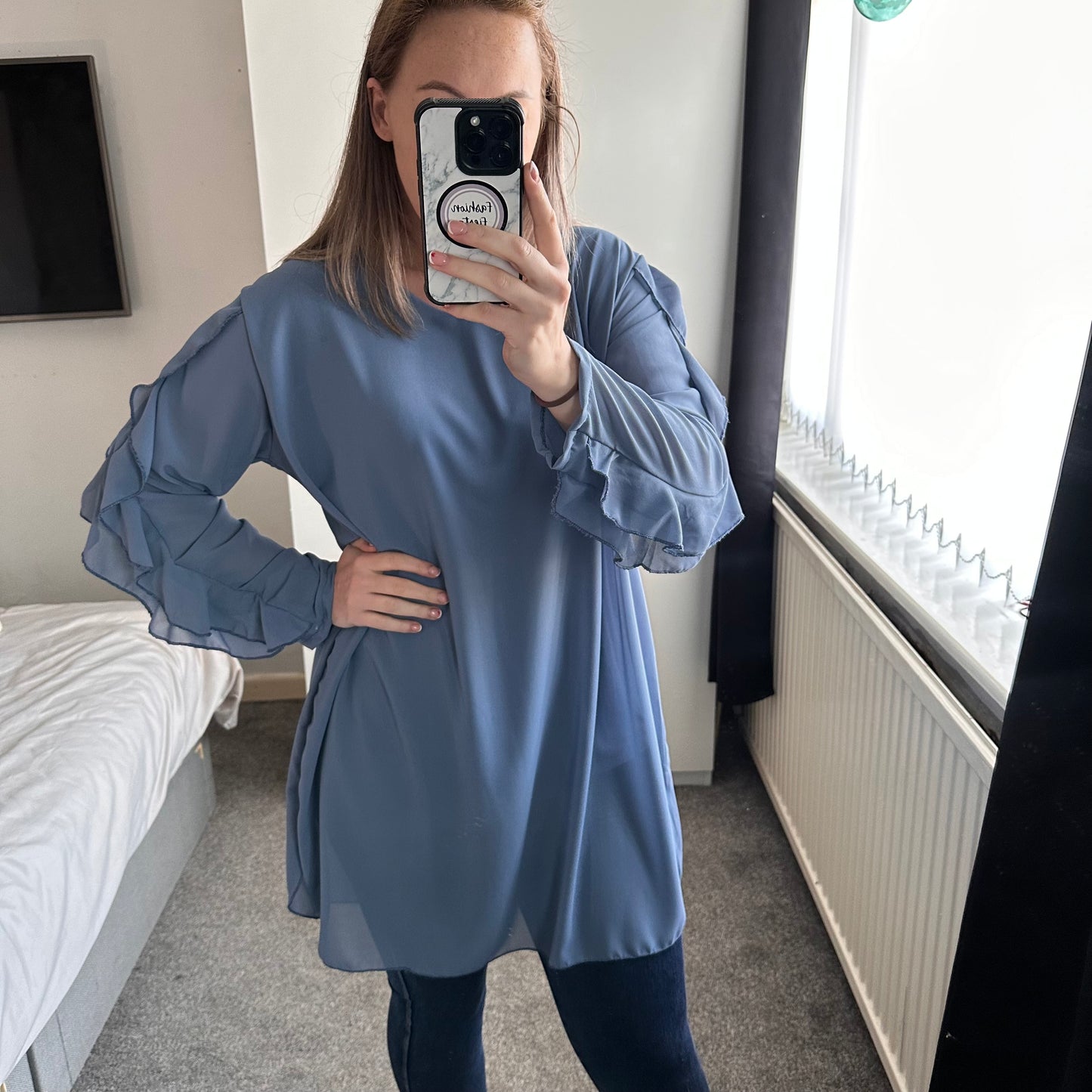 1522 - FRILL EDGE V NECK LONG TOP