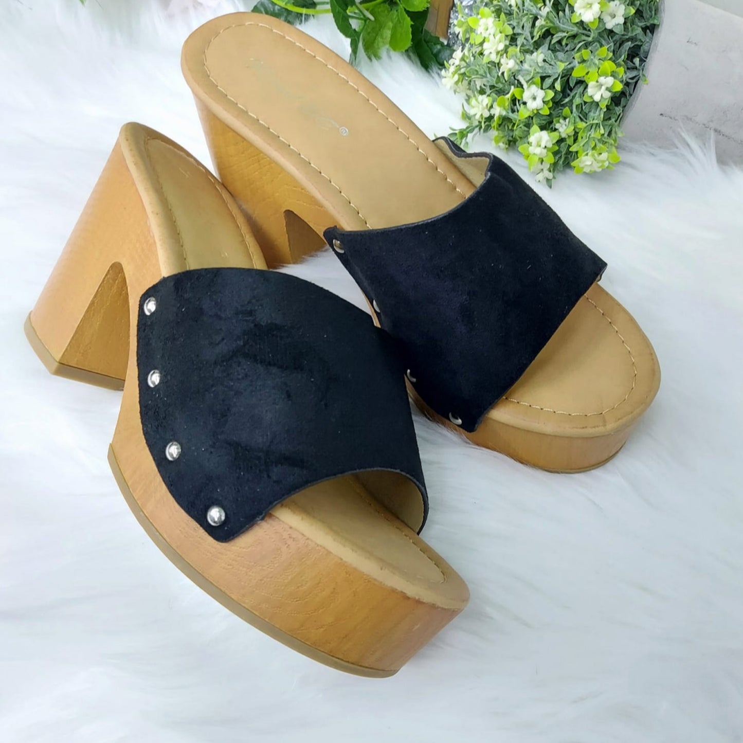 S1003 - BLACK LIGHT WEIGHT CHUNKY TAN HEEL