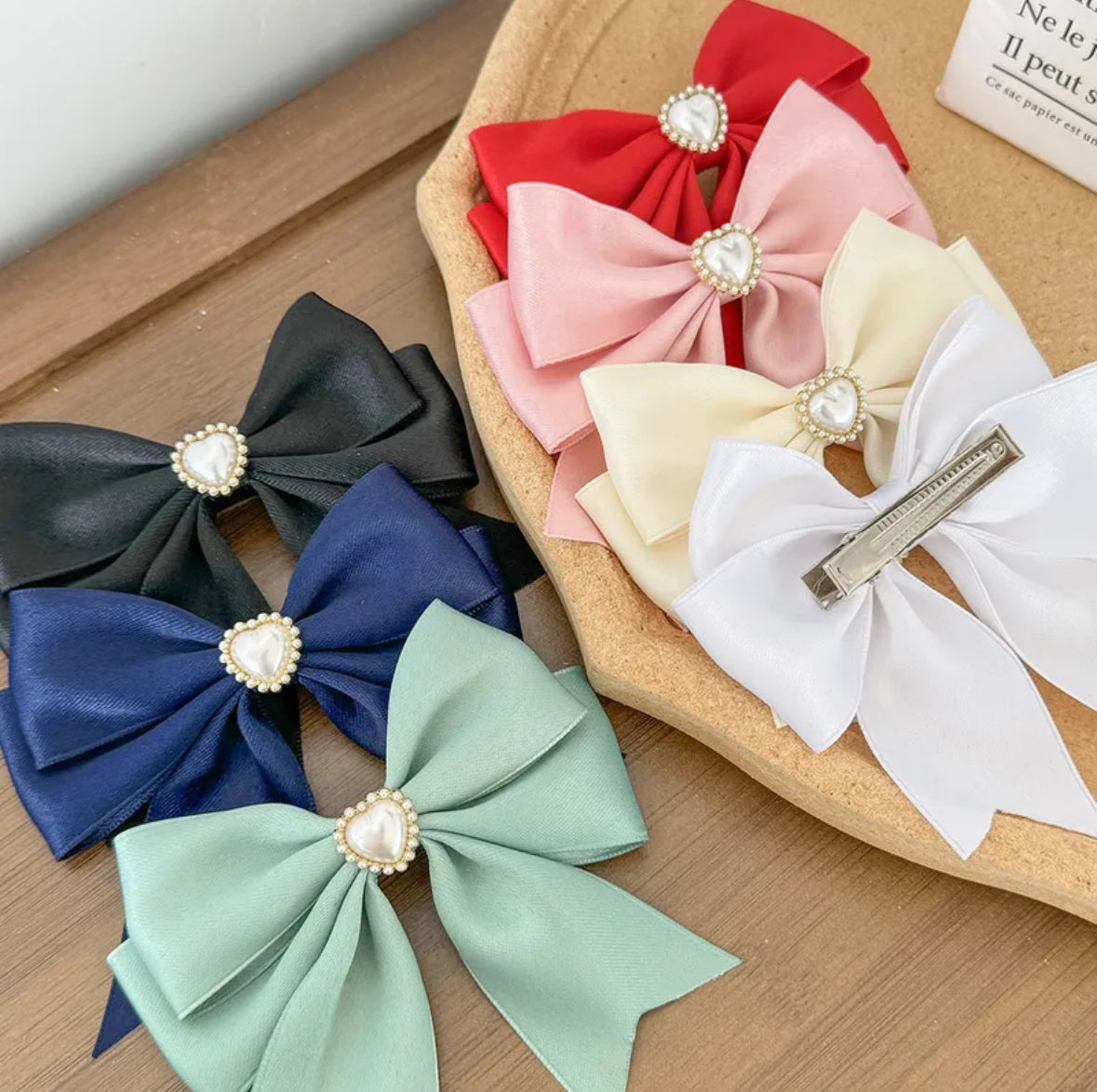 A099 - Pearl Heart Detail Hair Bow